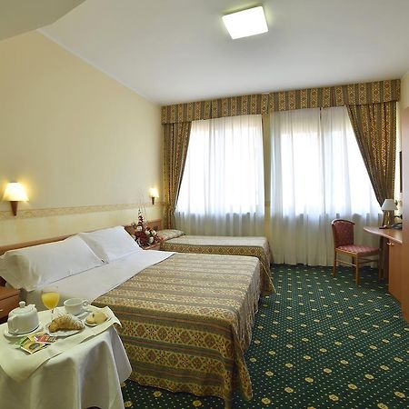 Dropiluc Hotel Druento ภายนอก รูปภาพ