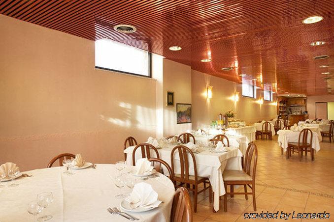 Dropiluc Hotel Druento ร้านอาหาร รูปภาพ
