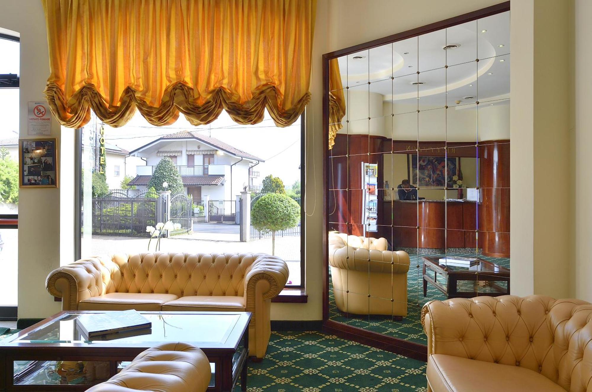 Dropiluc Hotel Druento ภายนอก รูปภาพ