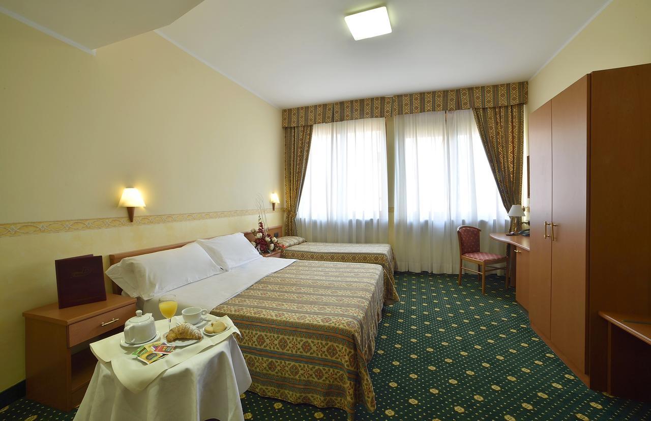 Dropiluc Hotel Druento ภายนอก รูปภาพ